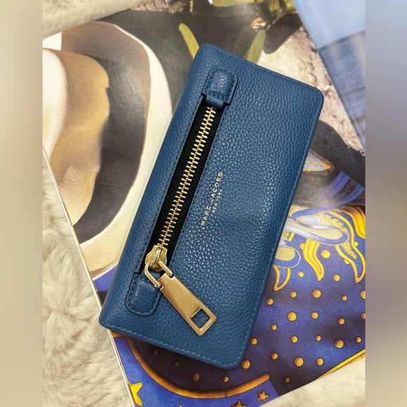 MARC JACOBS CONTINENTAL
WALLET IN BLUE GRAIN LEATHER - Picture 5 of 14